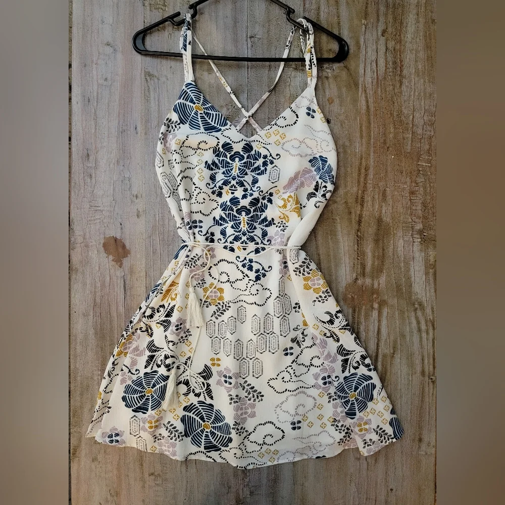 Chic Patterned Cross-Back Mini Dress - Picture 1 of 4
